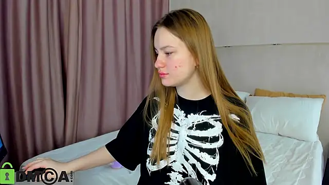 Snapshot of Candy_Cansew chatting on 10-25-25, 01:02 Candy Cansew online show from 10-25-25, 01:02