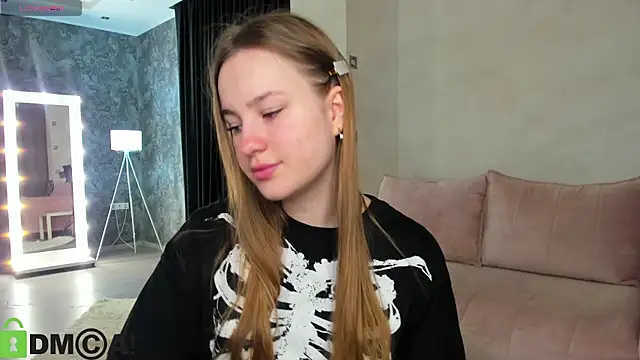 Snapshot of Candy_Cansew chatting on 10-26-25, 01:11 Candy Cansew online show from 10-26-25, 01:11