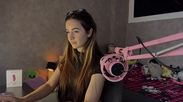 Snapshot of CupSizeGirl chatting on 02-17-26, 08:33 CupSizeGirl online show from 02-17-26, 08:33