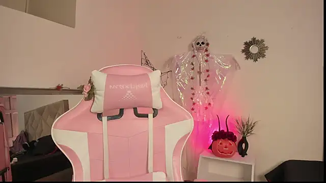 Snapshot of Paprika_ chatting on 10-22-25, 06:29 Paprika online show from 10-22-25, 06:29