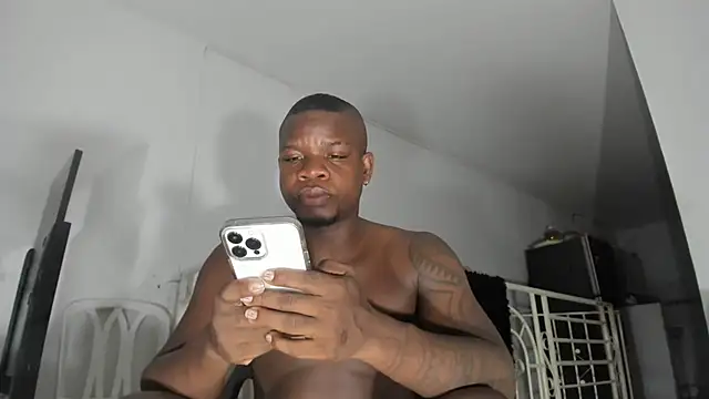 Snapshot of feliipehot chatting on 11-26-25, 02:01 feliipehot online show from 11-26-25, 02:01