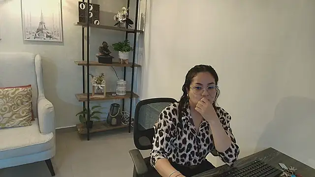 Snapshot of _Victoria_Collins chatting on 06-05-26, 11:05 Victoria Collins online show from 06-05-26, 11:05