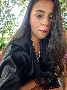 Snapshot of Lunaluxe1001 chatting on 12-04-25, 01:20 Lunaluxe1001 online show from 12-04-25, 01:20