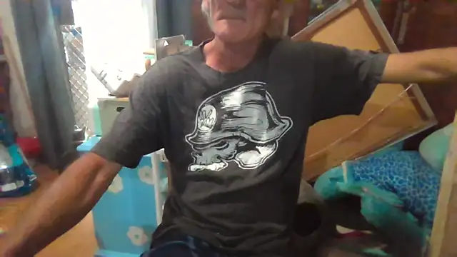 Snapshot of Lovyourpuss chatting on 03-01-26, 10:12 Lovyourpuss online show from 03-01-26, 10:12