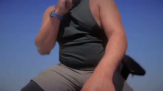 CloudyMuscleBeefy online show from 10-16-25, 03:57