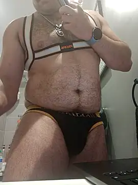 CloudyMuscleBeefy online show from 11-18-25, 02:32