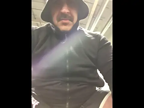 Snapshot of CloudyMuscleBeefy chatting on 12-17-25, 02:06 CloudyMuscleBeefy online show from 12-17-25, 02:06