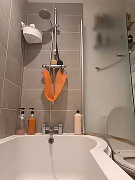 Snapshot of CloudyMuscleBeefy chatting on 12-19-25, 02:35 CloudyMuscleBeefy online show from 12-19-25, 02:35