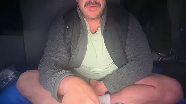 Snapshot of CloudyMuscleBeefy chatting on 01-10-26, 01:35 CloudyMuscleBeefy online show from 01-10-26, 01:35