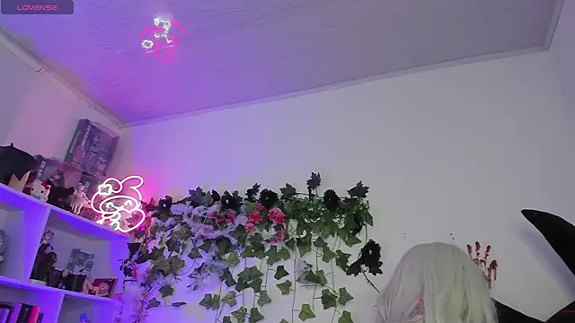 sarahminage  online show from 11-14-25, 10:07