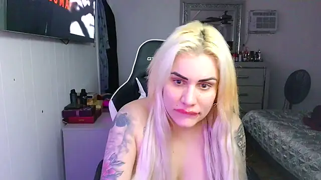 Snapshot of candycubanita chatting on 12-22-25, 08:11 candycubanita online show from 12-22-25, 08:11