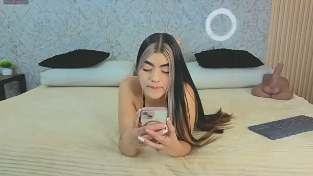 Antonella west online show from 12-15-25, 09:08