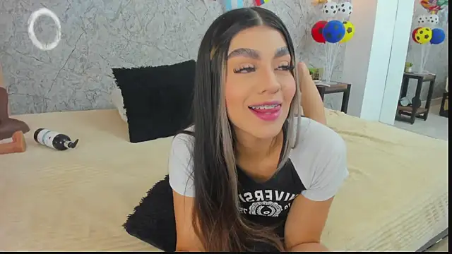Snapshot of Antonella_west chatting on 06-24-26, 09:25 Antonella west online show from 06-24-26, 09:25