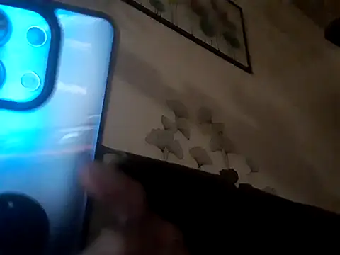 Snapshot of Vince072 chatting on 09-30-25, 04:39 Vince072 online show from 09-30-25, 04:39