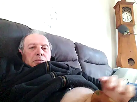 Snapshot of Vince072 chatting on 10-20-25, 11:32 Vince072 online show from 10-20-25, 11:32