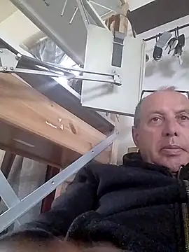 Snapshot of Vince072 chatting on 04-12-26, 04:23 Vince072 online show from 04-12-26, 04:23