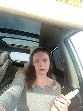 Snapshot of superlonelygirl04 chatting on 12-19-25, 07:21 superlonelygirl04 online show from 12-19-25, 07:21