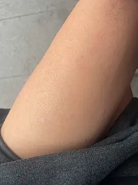 xiaoyuan01 online show from 10-15-25, 03:17