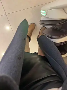 xiaoyuan01 online show from 10-20-25, 02:23