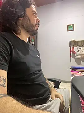 Snapshot of uto857 chatting on 09-29-25, 03:06 uto857 online show from 09-29-25, 03:06