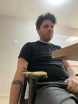 Snapshot of uto857 chatting on 12-19-25, 06:48 uto857 online show from 12-19-25, 06:48