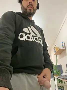 Snapshot of uto857 chatting on 01-13-26, 03:17 uto857 online show from 01-13-26, 03:17