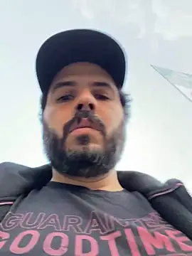 Snapshot of uto857 chatting on 02-04-26, 11:31 uto857 online show from 02-04-26, 11:31