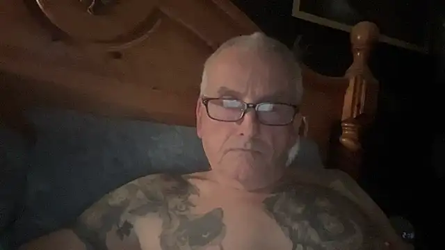 Snapshot of poggles chatting on 11-27-25, 09:39 poggles online show from 11-27-25, 09:39