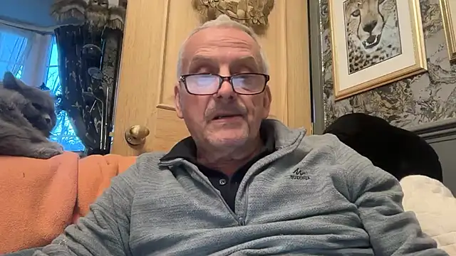 Snapshot of poggles chatting on 12-02-25, 04:02 poggles online show from 12-02-25, 04:02