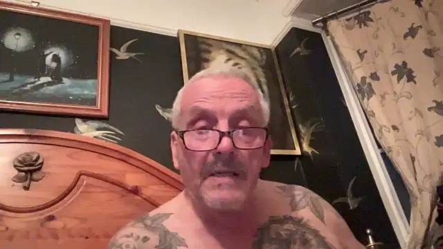 Snapshot of poggles chatting on 02-03-26, 05:18 poggles online show from 02-03-26, 05:18