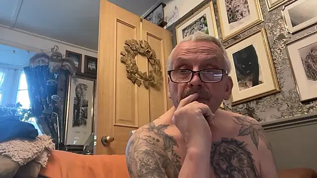 Snapshot of poggles chatting on 02-12-26, 03:40 poggles online show from 02-12-26, 03:40