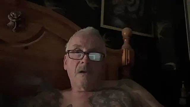 Snapshot of poggles chatting on 02-19-26, 08:05 poggles online show from 02-19-26, 08:05