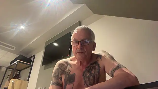 Snapshot of poggles chatting on 02-20-26, 07:58 poggles online show from 02-20-26, 07:58