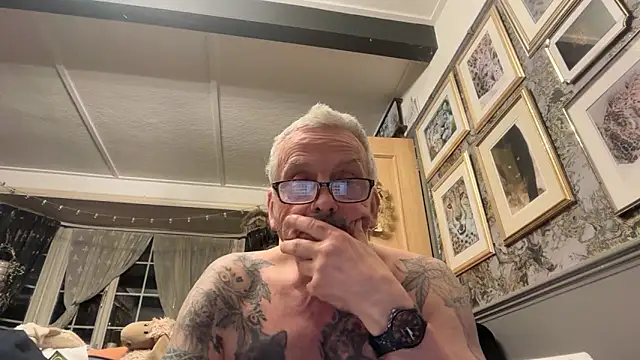 Snapshot of poggles chatting on 03-03-26, 08:48 poggles online show from 03-03-26, 08:48