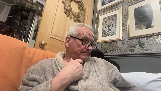 poggles online show from 04-12-26, 07:52