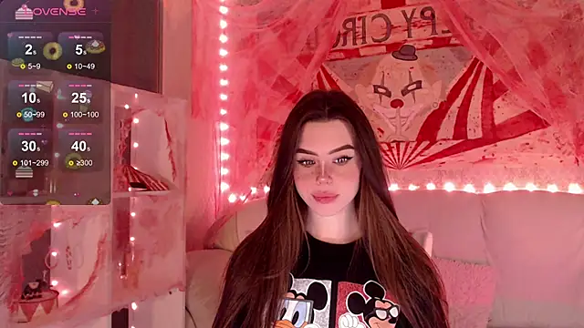 Snapshot of HolyMiax chatting on 10-27-25, 03:43 HolyMiax online show from 10-27-25, 03:43