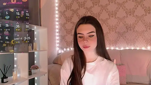 Snapshot of HolyMiax chatting on 11-24-25, 03:06 HolyMiax online show from 11-24-25, 03:06