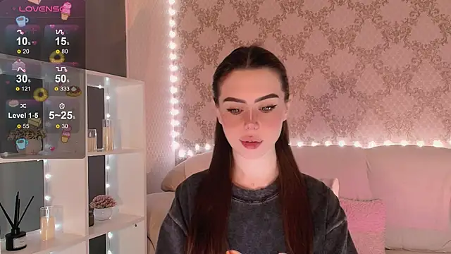 Snapshot of HolyMiax chatting on 11-28-25, 03:31 HolyMiax online show from 11-28-25, 03:31