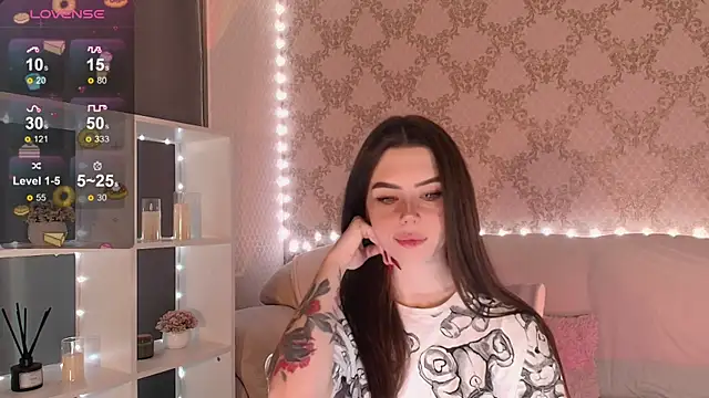 Snapshot of HolyMiax chatting on 12-15-25, 03:11 HolyMiax online show from 12-15-25, 03:11