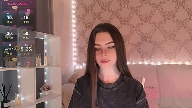 Snapshot of HolyMiax chatting on 12-18-25, 03:45 HolyMiax online show from 12-18-25, 03:45