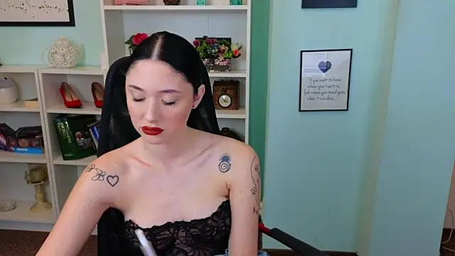 Snapshot of Ivanna__Rose chatting on 10-17-25, 05:37 Ivanna Rose online show from 10-17-25, 05:37