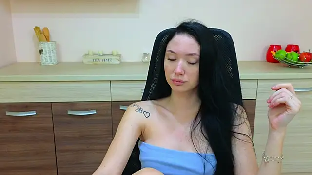 Snapshot of Ivanna__Rose chatting on 10-28-25, 05:22 Ivanna Rose online show from 10-28-25, 05:22