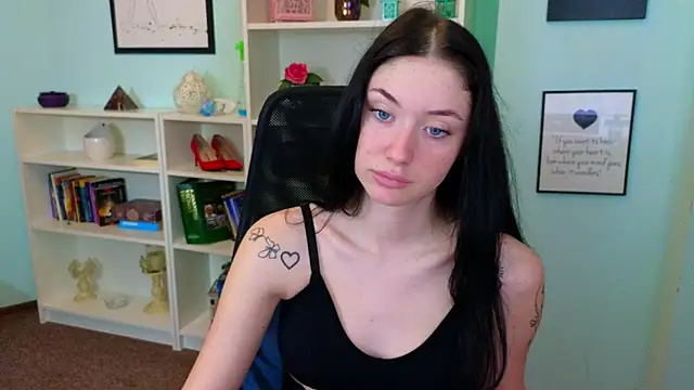 Snapshot of Ivanna__Rose chatting on 11-17-25, 05:24 Ivanna Rose online show from 11-17-25, 05:24