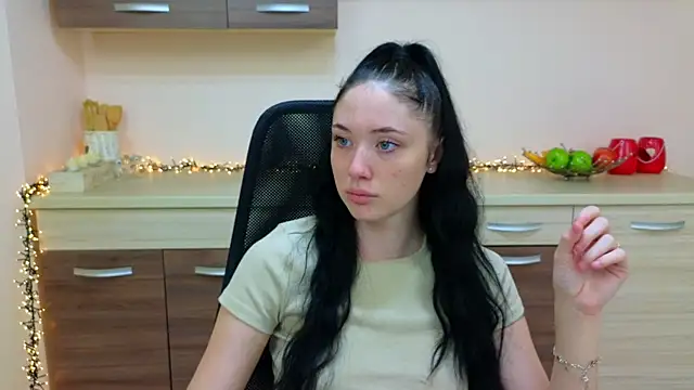 Snapshot of Ivanna__Rose chatting on 11-21-25, 05:06 Ivanna Rose online show from 11-21-25, 05:06