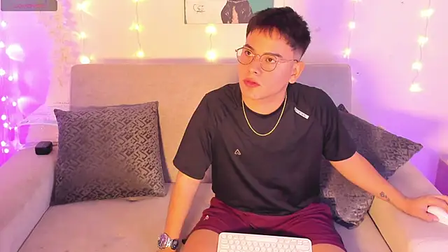 Young Ben online show from 04-18-26, 12:14