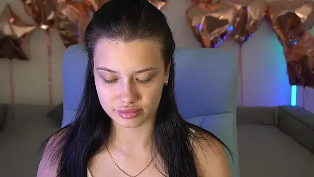 Snapshot of ReginaWine chatting on 10-02-25, 01:29 ReginaWine online show from 10-02-25, 01:29