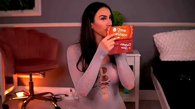 Snapshot of LucyxRios chatting on 11-07-25, 09:48 LucyxRios online show from 11-07-25, 09:48