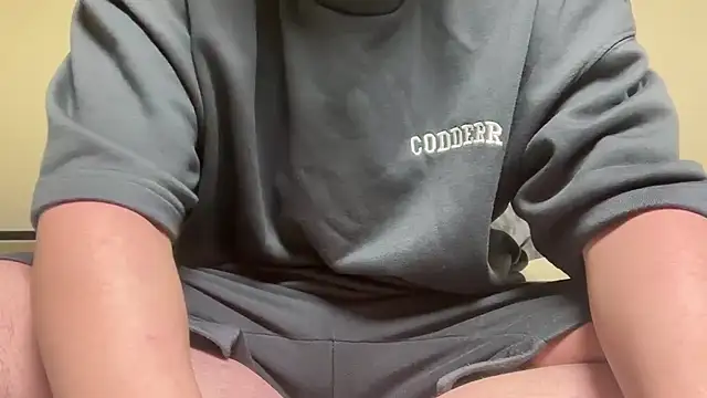 Snapshot of Yuta20002 chatting on 12-18-25, 04:46 Yuta20002 online show from 12-18-25, 04:46