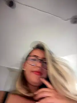 sara calderon online show from 09-13-25, 01:22