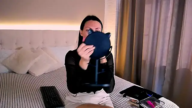 MonikaBelachi online show from 10-06-25, 04:54